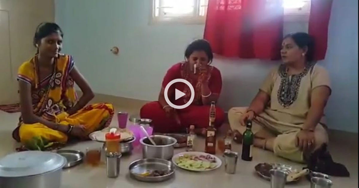 ಆಂಟಿಯರ ಪಾರ್ಟಿ ಬಲು ಜೋರು : ಈ ವಯಸ್ಸಲ್ಲಿ ಇದೆಲ್ಲ ನಿಮಗೆ ಬೇಕಾ ಎಂದ ನೆಟ್ಟಿಗರು ವಿಡಿಯೋ ವೈರಲ್ ಆಂಟಿಯರ ಪಾರ್ಟಿ ಬಲು ಜೋರು : ಈ ವಯಸ್ಸಲ್ಲಿ ಇದೆಲ್ಲ ನಿಮಗೆ ಬೇಕಾ ಎಂದ ನೆಟ್ಟಿಗರು ವಿಡಿಯೋ ವೈರಲ್
