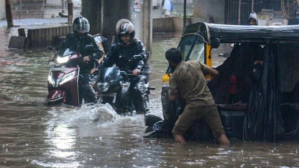 ಕರ್ನಾಟಕದಲ್ಲಿ ಭಾರೀ ಮಳೆಯಾಗಲಿದೆ ಎಂದು IMD ಮುನ್ಸೂಚನೆ ನೀಡಿದೆ; ಎಲ್ಲೆಲ್ಲಿ   ನೋಡಿ