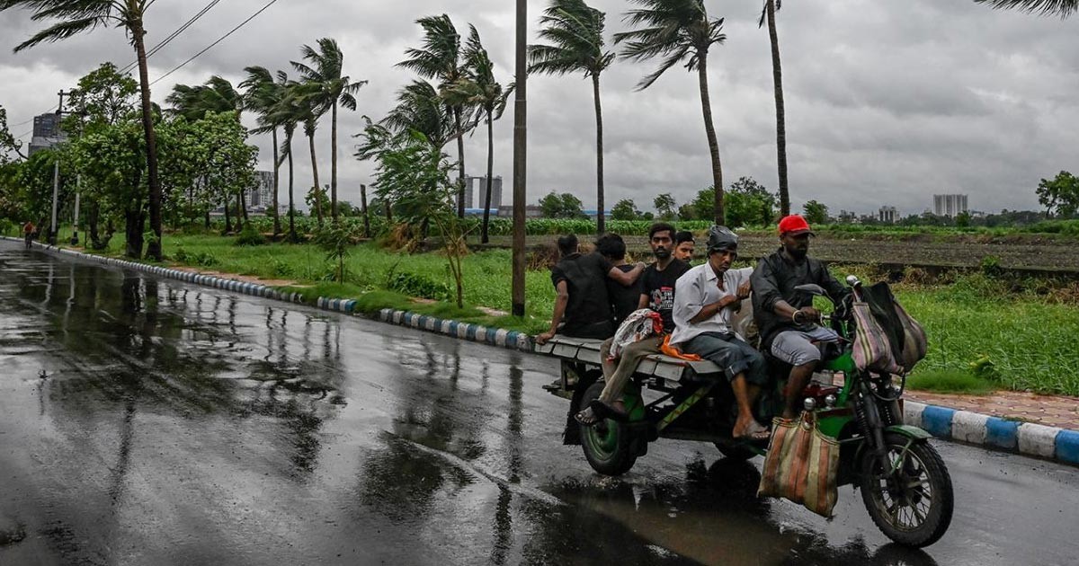 Cyclone Remal Heads North, Landfall Expected in West Bengal & Bangladesh (Updated May 28, 2024) Cyclone Remal Heads North, Landfall Expected in West Bengal & Bangladesh (Updated May 28, 2024)