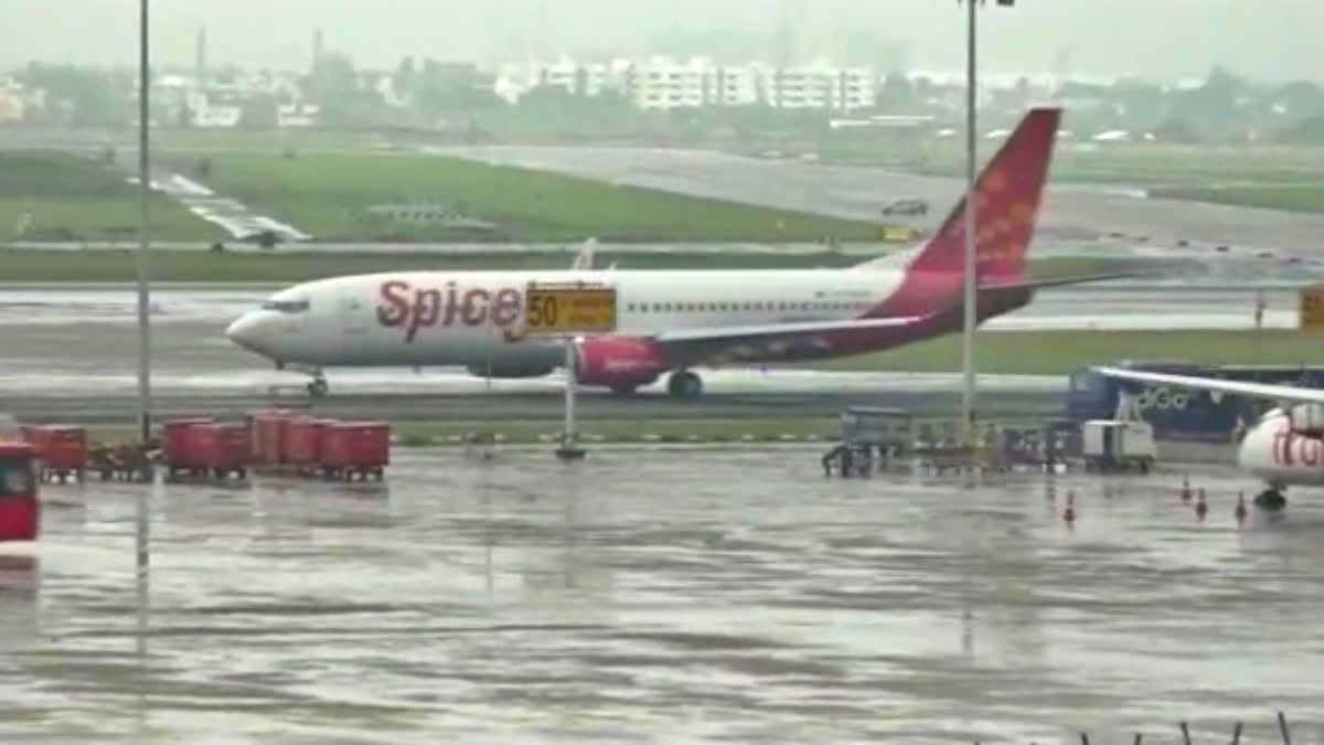 Chennai Airport Shuts Down Operations Amid Cyclone Fengal Chennai Airport Shuts Down Operations Amid Cyclone Fengal