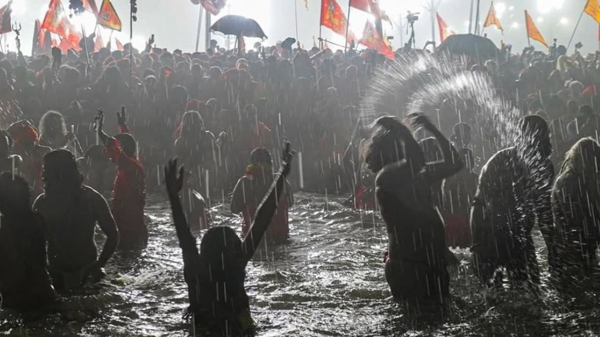 Record-Breaking Mahakumbh 2025 in Prayagraj: Over 10 Crore People Take Dip At Sangam Record-Breaking Mahakumbh 2025 in Prayagraj: Over 10 Crore People Take Dip At Sangam