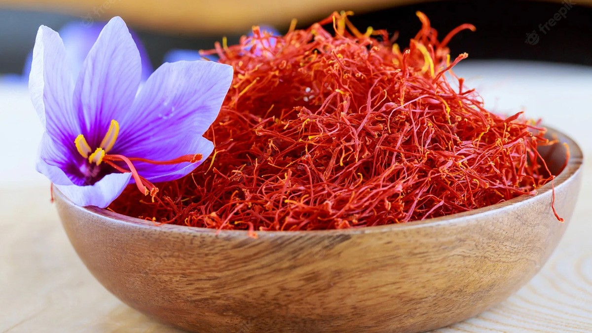 Kashmiri Saffron Prices Soar to ₹5 Lakh Per Kilogram, Matching the Value of Gold Kashmiri Saffron Prices Soar to ₹5 Lakh Per Kilogram, Matching the Value of Gold