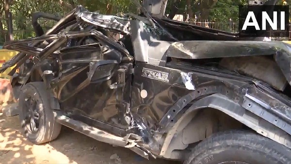 Gurugram Highway Tragedy: 5 Dead, 1 Injured as Overspeeding Thar Crashes into Divider