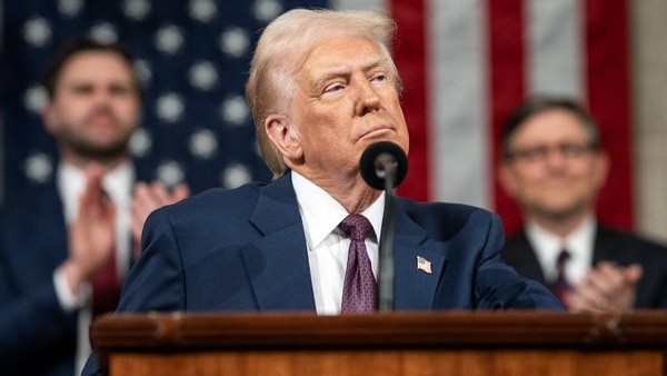 Trump Imposes 100% Tariff on Drugs, Indian Pharma Exports Face Major Risk