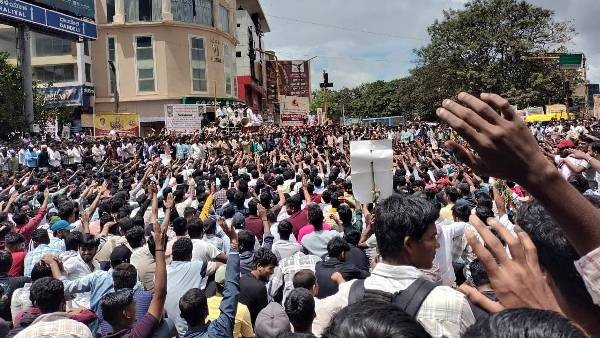 Thousands Rally in Dharwad Over Delayed Karnataka Public Sector Job Recruitment