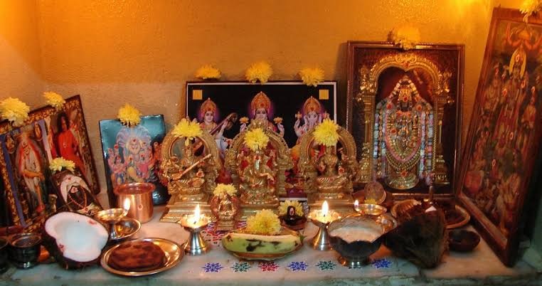 ನಿಮ್ಮ ದೇವರ ಕೋಣೆಯಲ್ಲಿ ಈ ಎರಡು ವಸ್ತು ಇದ್ದರೆ ತಕ್ಷಣ ತೆಗೆದುಬಿಡಿ ಇದರಿಂದ ದೋಷ ಉಂಟಾಗುವುದು ಖಚಿತ.