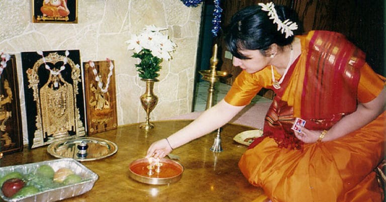 ಸುಮಂಗಲಿಯರು ಈ 5 ವಸ್ತುಗಳನ್ನು ದಾನ ಮಾಡಬಾರದೇ? ಉಡುಗೊರೆಯಾಗಿ ಅಥವಾ ದೇಣಿಗೆಯಾಗಿ ನೀಡಬಾರದ ಐದು ಪ್ರಮುಖ ವಸ್ತುಗಳು ಯಾವುವು?