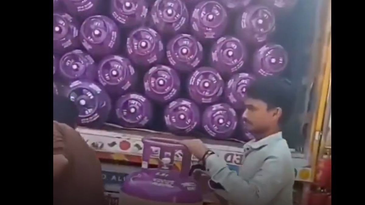 Uttarakhand Brothers Launch Eco-Friendly Gobar Gas Cylinder at ₹500