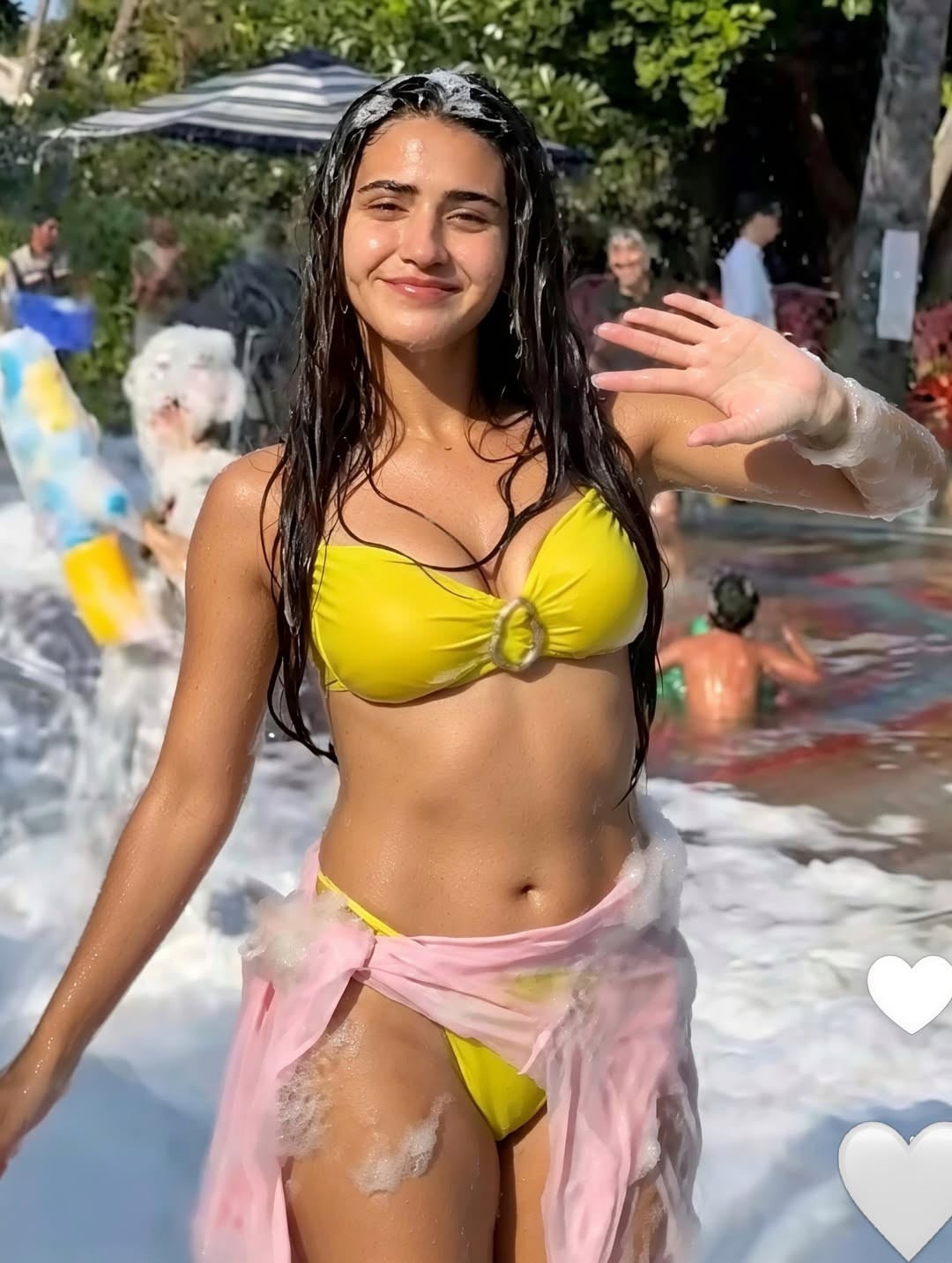 Roshni Walia Shines in Poolside Holiday Glimpses – Vacation Style Inspiration