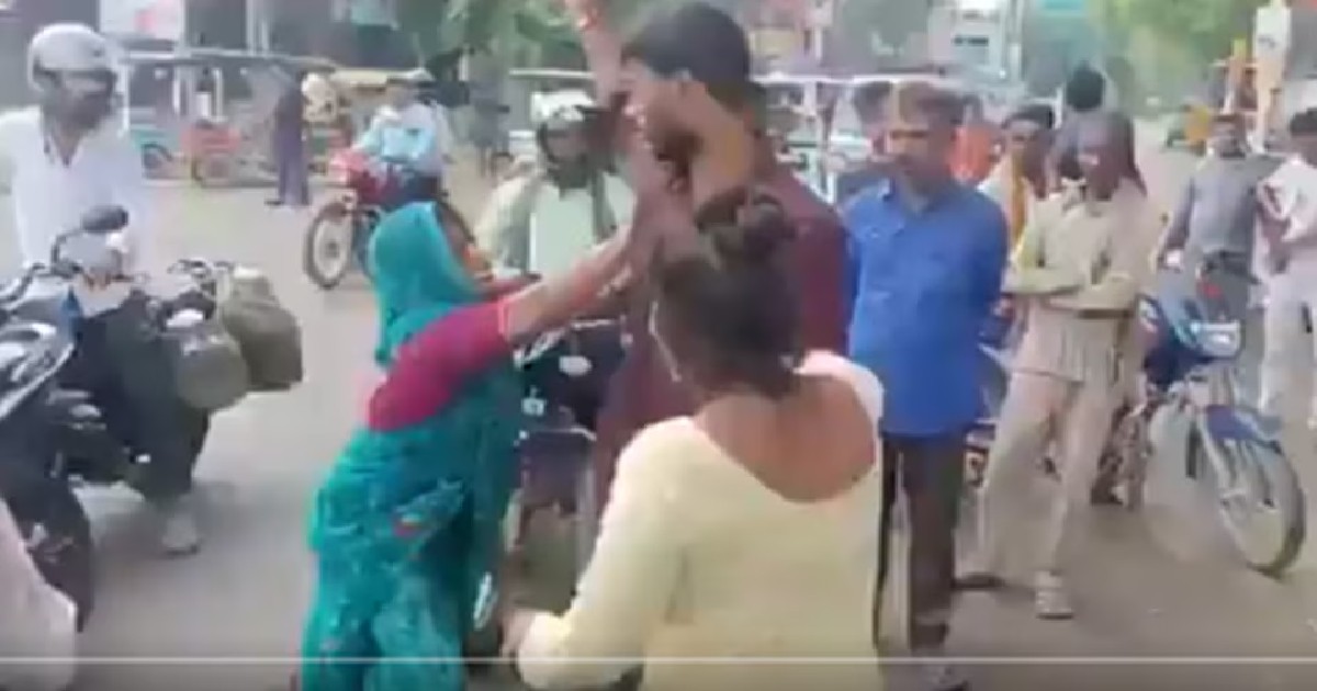  ಪತಿ ಗರ್ಲ್ ಫ್ರೆಂಡ್ ಜೊತೆ ಸುತ್ತಾಡುತ್ತೀದ್ದಾಗ !! ರೆಡ್ ಹ್ಯಾಂಡ್ ಆಗಿ ಹಿಡಿದು ಚಳಿ ಬಿಡಿಸಿದ ಪತ್ನಿ !! ವಿಡಿಯೋ ವೈರಲ್ 