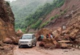 Weather Today LIVE: Mumbai Landslide Kills 2, Himachal Roads Blocked, Rain Forecast for Delhi