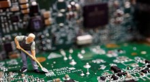 Taiwan Probes 17 Chinese Firms for Poaching High-Tech Talent