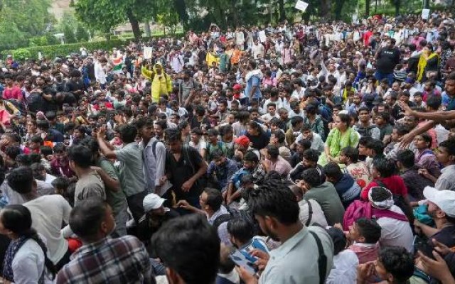 CJP’s ‘Chalo Sansad’ March: Lathi Charge and Internet Cut Bring Delhi to a Halt