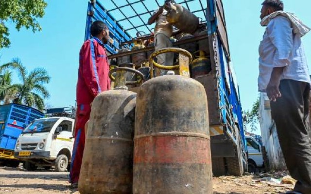 Commercial LPG Prices Slashed in Delhi and Kolkata: Relief Amid Inflation