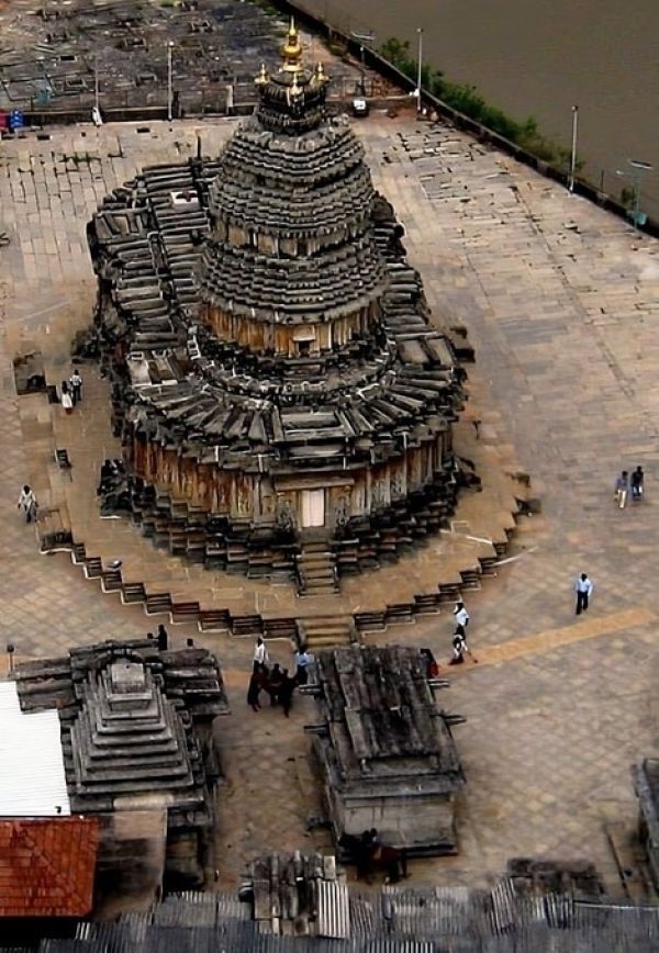 ನಿಮ್ಮ ಜೀವನದಲ್ಲಿ ಒಮ್ಮೆ ಕರ್ನಾಟಕದ ಈ ದೇವಾಲಯಗಳಿಗೆ ಭೇಟಿ ನೀಡಿ !! ನಿಮ್ಮ ಜೀವನದಲ್ಲಿ ಒಮ್ಮೆ ಕರ್ನಾಟಕದ ಈ ದೇವಾಲಯಗಳಿಗೆ ಭೇಟಿ ನೀಡಿ !!
