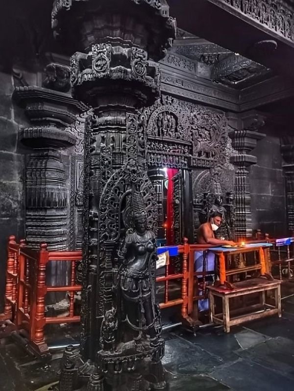 ನಿಮ್ಮ ಜೀವನದಲ್ಲಿ ಒಮ್ಮೆ ಕರ್ನಾಟಕದ ಈ ದೇವಾಲಯಗಳಿಗೆ ಭೇಟಿ ನೀಡಿ !! ನಿಮ್ಮ ಜೀವನದಲ್ಲಿ ಒಮ್ಮೆ ಕರ್ನಾಟಕದ ಈ ದೇವಾಲಯಗಳಿಗೆ ಭೇಟಿ ನೀಡಿ !!