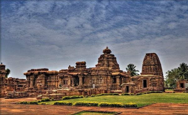 ನಿಮ್ಮ ಜೀವನದಲ್ಲಿ ಒಮ್ಮೆ ಕರ್ನಾಟಕದ ಈ ದೇವಾಲಯಗಳಿಗೆ ಭೇಟಿ ನೀಡಿ !! ನಿಮ್ಮ ಜೀವನದಲ್ಲಿ ಒಮ್ಮೆ ಕರ್ನಾಟಕದ ಈ ದೇವಾಲಯಗಳಿಗೆ ಭೇಟಿ ನೀಡಿ !!