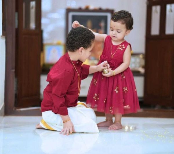 ರಕ್ಷಾ ಬಂಧನ ಆಚರಣೆಯಲ್ಲಿ ಸ್ಯಾಂಡಲ್ ವುಡ್ ಸ್ಟಾರ್ಸ್ ಹಾಗೂ ಅವರ ಮಕ್ಕಳು! ಅವರ ಸೆಲೆಬ್ರೇಶನ್ ಹೇಗಿತ್ತು ಗೊತ್ತಾ? ರಕ್ಷಾ ಬಂಧನ ಆಚರಣೆಯಲ್ಲಿ ಸ್ಯಾಂಡಲ್ ವುಡ್ ಸ್ಟಾರ್ಸ್ ಹಾಗೂ ಅವರ ಮಕ್ಕಳು! ಅವರ ಸೆಲೆಬ್ರೇಶನ್ ಹೇಗಿತ್ತು ಗೊತ್ತಾ?