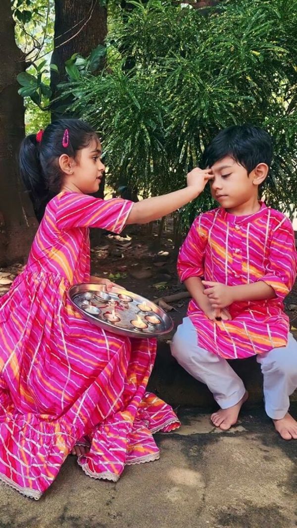 ರಕ್ಷಾ ಬಂಧನ ಆಚರಣೆಯಲ್ಲಿ ಸ್ಯಾಂಡಲ್ ವುಡ್ ಸ್ಟಾರ್ಸ್ ಹಾಗೂ ಅವರ ಮಕ್ಕಳು! ಅವರ ಸೆಲೆಬ್ರೇಶನ್ ಹೇಗಿತ್ತು ಗೊತ್ತಾ? ರಕ್ಷಾ ಬಂಧನ ಆಚರಣೆಯಲ್ಲಿ ಸ್ಯಾಂಡಲ್ ವುಡ್ ಸ್ಟಾರ್ಸ್ ಹಾಗೂ ಅವರ ಮಕ್ಕಳು! ಅವರ ಸೆಲೆಬ್ರೇಶನ್ ಹೇಗಿತ್ತು ಗೊತ್ತಾ?