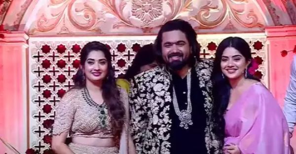ತರುಣ್ ಸುಧೀರ್ ಮತ್ತು ಸೋನಾಲ್ ಮೊಂತೇರೊ ಅವರ ಅದ್ಧೂರಿ ವಿವಾಹ ಆರತಕ್ಷತೆ !! ಹೇಗಿತ್ತು ನೋಡಿ ? ತರುಣ್ ಸುಧೀರ್ ಮತ್ತು ಸೋನಾಲ್ ಮೊಂತೇರೊ ಅವರ ಅದ್ಧೂರಿ ವಿವಾಹ ಆರತಕ್ಷತೆ !! ಹೇಗಿತ್ತು ನೋಡಿ ?