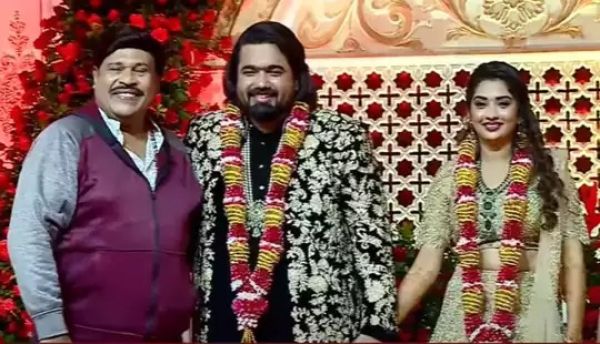 ತರುಣ್ ಸುಧೀರ್ ಮತ್ತು ಸೋನಾಲ್ ಮೊಂತೇರೊ ಅವರ ಅದ್ಧೂರಿ ವಿವಾಹ ಆರತಕ್ಷತೆ !! ಹೇಗಿತ್ತು ನೋಡಿ ? ತರುಣ್ ಸುಧೀರ್ ಮತ್ತು ಸೋನಾಲ್ ಮೊಂತೇರೊ ಅವರ ಅದ್ಧೂರಿ ವಿವಾಹ ಆರತಕ್ಷತೆ !! ಹೇಗಿತ್ತು ನೋಡಿ ?