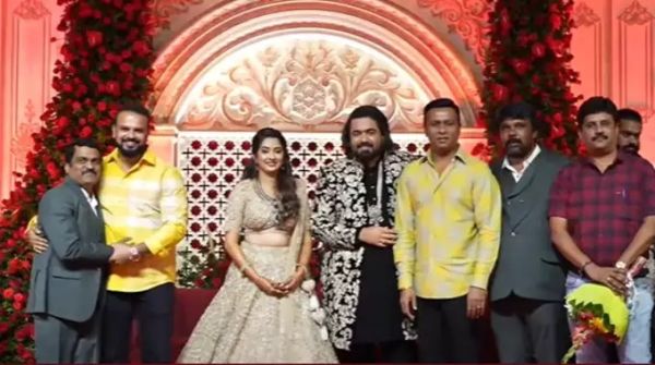 ತರುಣ್ ಸುಧೀರ್ ಮತ್ತು ಸೋನಾಲ್ ಮೊಂತೇರೊ ಅವರ ಅದ್ಧೂರಿ ವಿವಾಹ ಆರತಕ್ಷತೆ !! ಹೇಗಿತ್ತು ನೋಡಿ ? ತರುಣ್ ಸುಧೀರ್ ಮತ್ತು ಸೋನಾಲ್ ಮೊಂತೇರೊ ಅವರ ಅದ್ಧೂರಿ ವಿವಾಹ ಆರತಕ್ಷತೆ !! ಹೇಗಿತ್ತು ನೋಡಿ ?