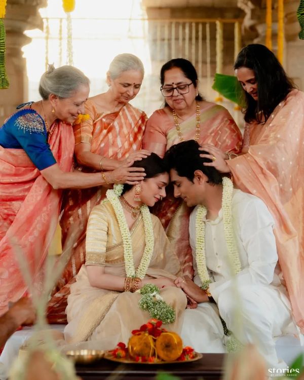 ನಟ ಸಿದ್ಧಾರ್ಥ್ ಮತ್ತು ಅದಿತಿ ರಾವ್ ಹೈದರಿ ಮದುವೆ; ಚಿತ್ರಗಳು ನೋಡಿ ನಟ ಸಿದ್ಧಾರ್ಥ್ ಮತ್ತು ಅದಿತಿ ರಾವ್ ಹೈದರಿ ಮದುವೆ; ಚಿತ್ರಗಳು ನೋಡಿ
