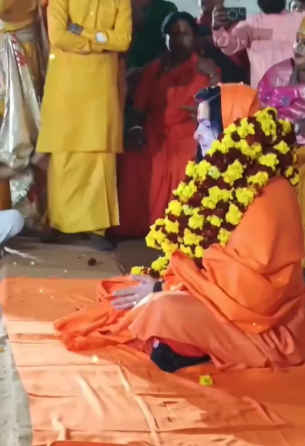 ಖ್ಯಾತ ನಟಿ ಸನ್ಯಾ ತಸ್ವ ಸ್ವೀಕಾರ;  ತನ್ನ ಸ್ವಂತ ಪಿಂಡವನ್ನೇ  ಧಾರಣೆ ಮಾಡಿದ ನಟಿ!!